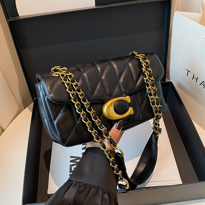 Luxury Quilted Bags - حقيبة كتف نسائية من الجلد المبطن،