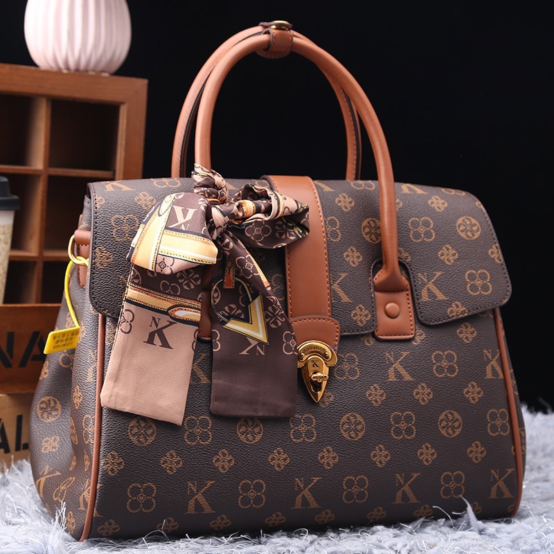 Luxury Bag Collection - حقيبة نسائية ماركة فاخرة خفيفة 2025