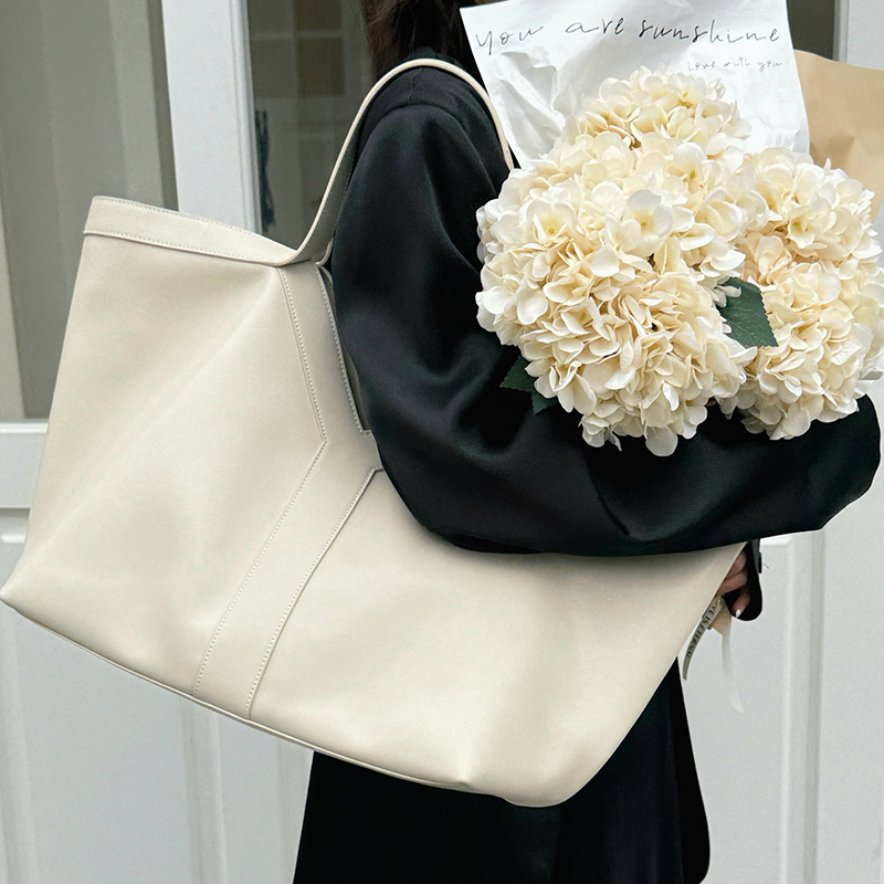 حقائب يد نسائية فاخرة من الجلد - مراجعة Luxury Bags Made وسعره