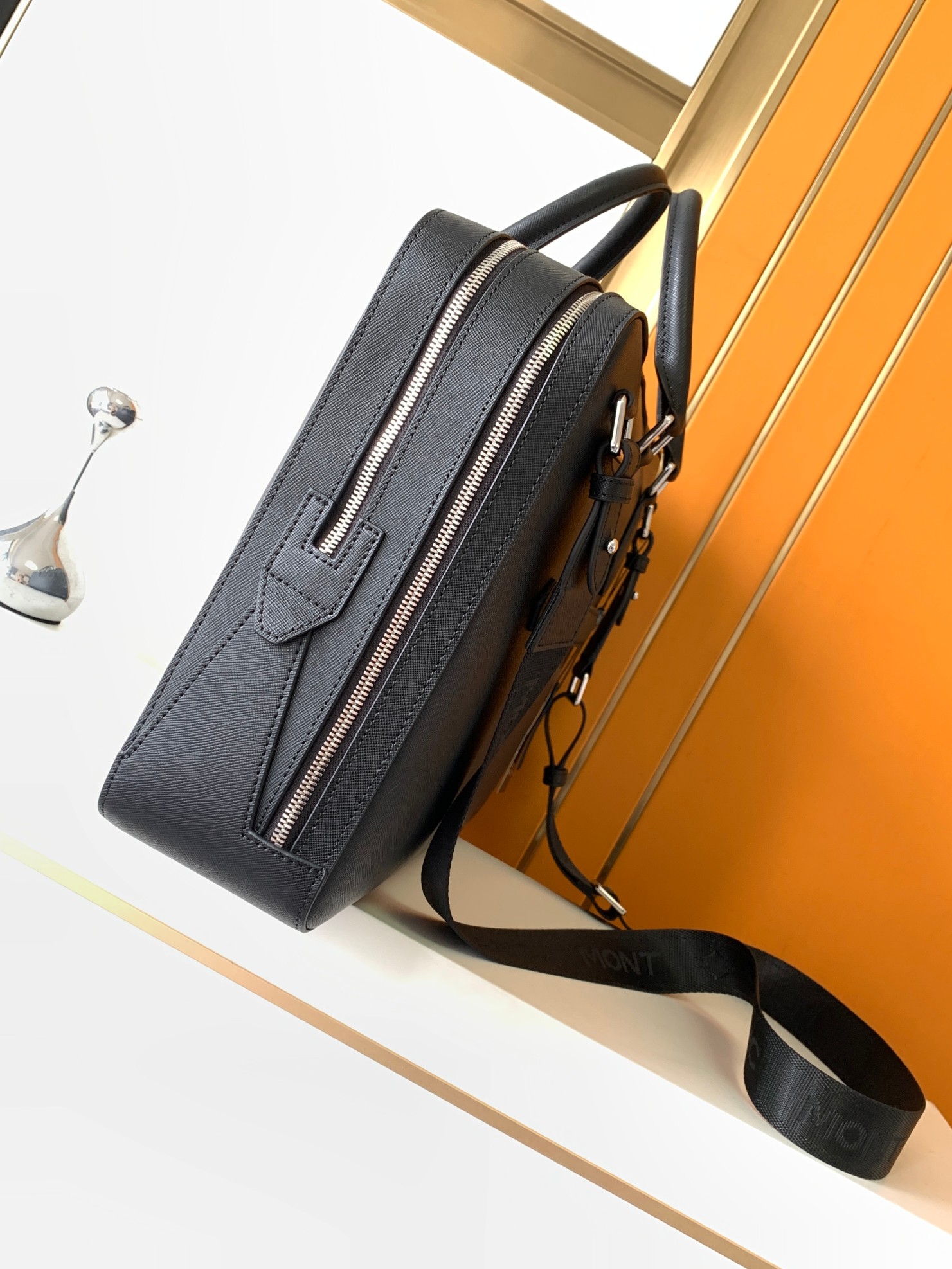 حقائب رجالية فاخرة بمقبض علوي، - مراجعة Luxury Bags Made وسعره
