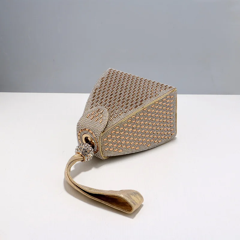 حقائب سهرة فاخرة بأحجار الراين - مراجعة Luxury Bags Pyramid وسعره