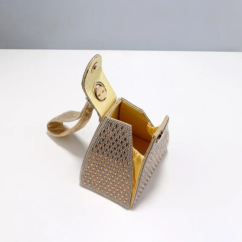 حقائب سهرة فاخرة بأحجار الراين - مراجعة Luxury Bags Pyramid وسعره