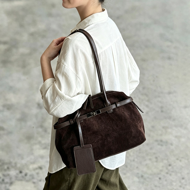 حقيبة كتف نسائية جديدة من جلد  - مراجعة Half Moon Bag Suede وسعره