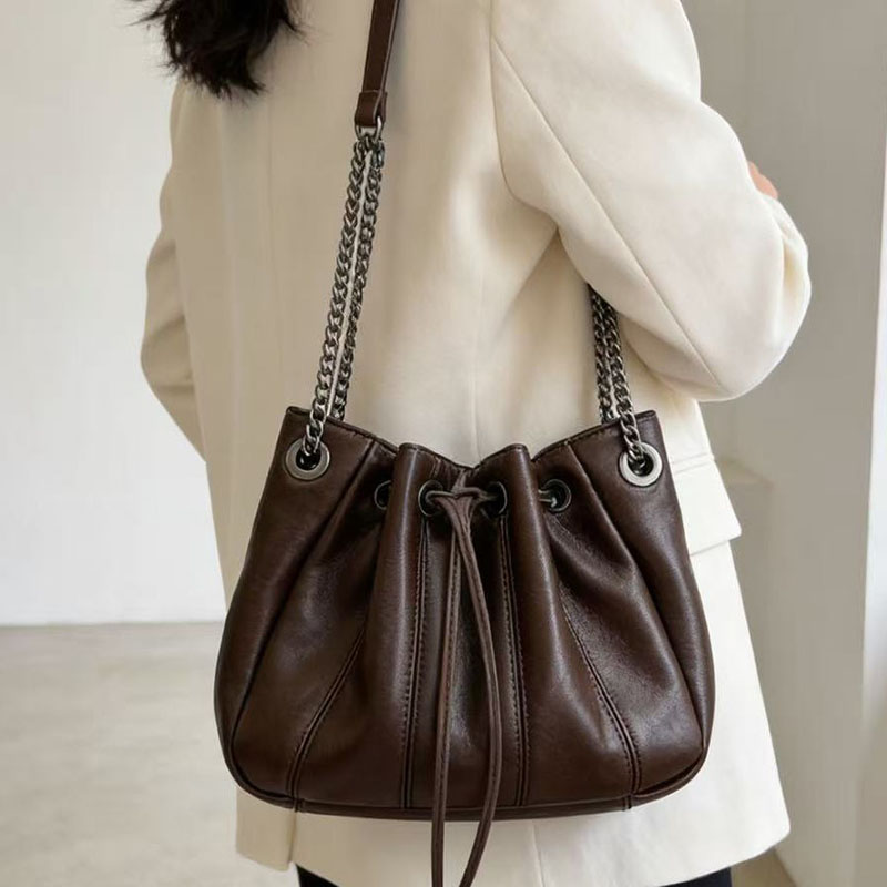 حقيبة دلو عصرية برباط سحب، حقا - مراجعة Luxury Quilted Bags وسعره