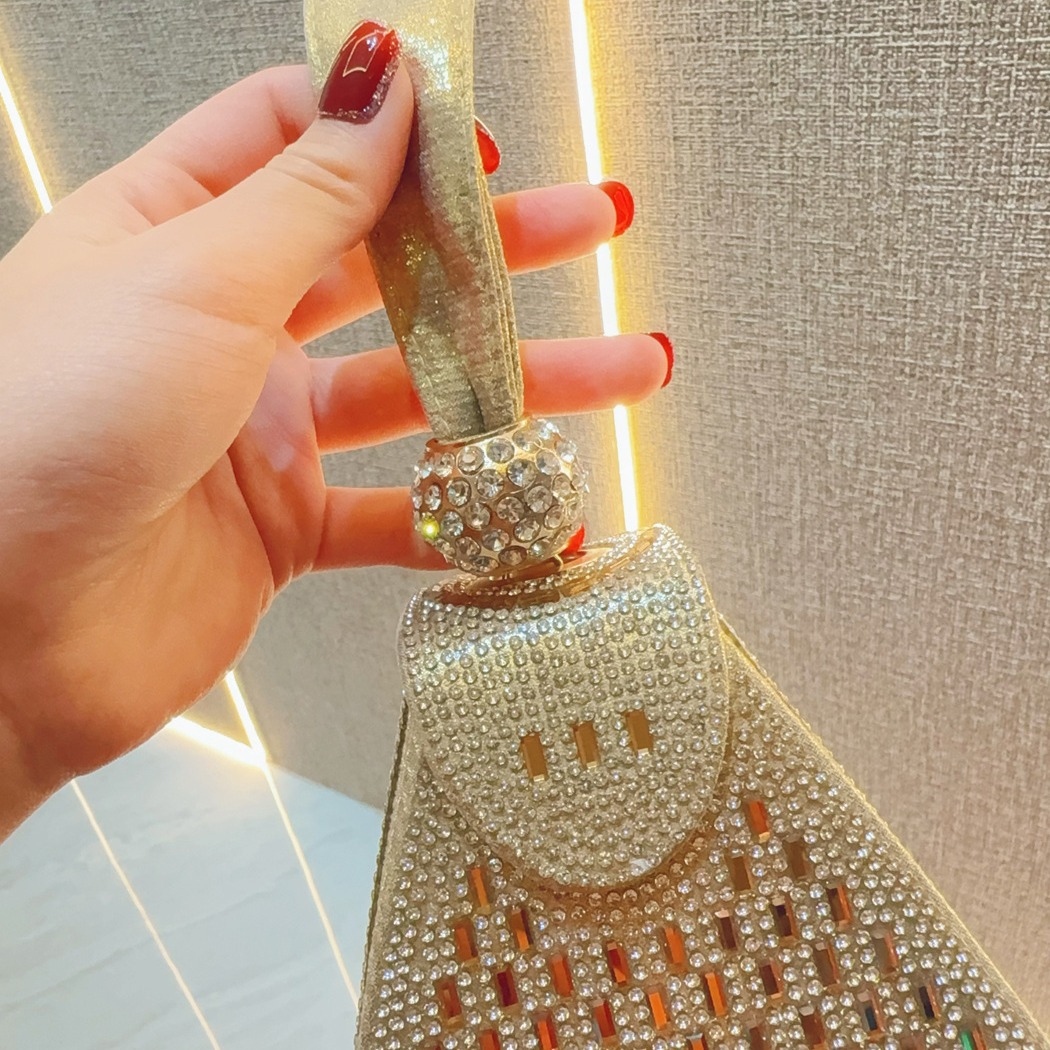 حقائب سهرة فاخرة بأحجار الراين - مراجعة Luxury Bags Pyramid وسعره