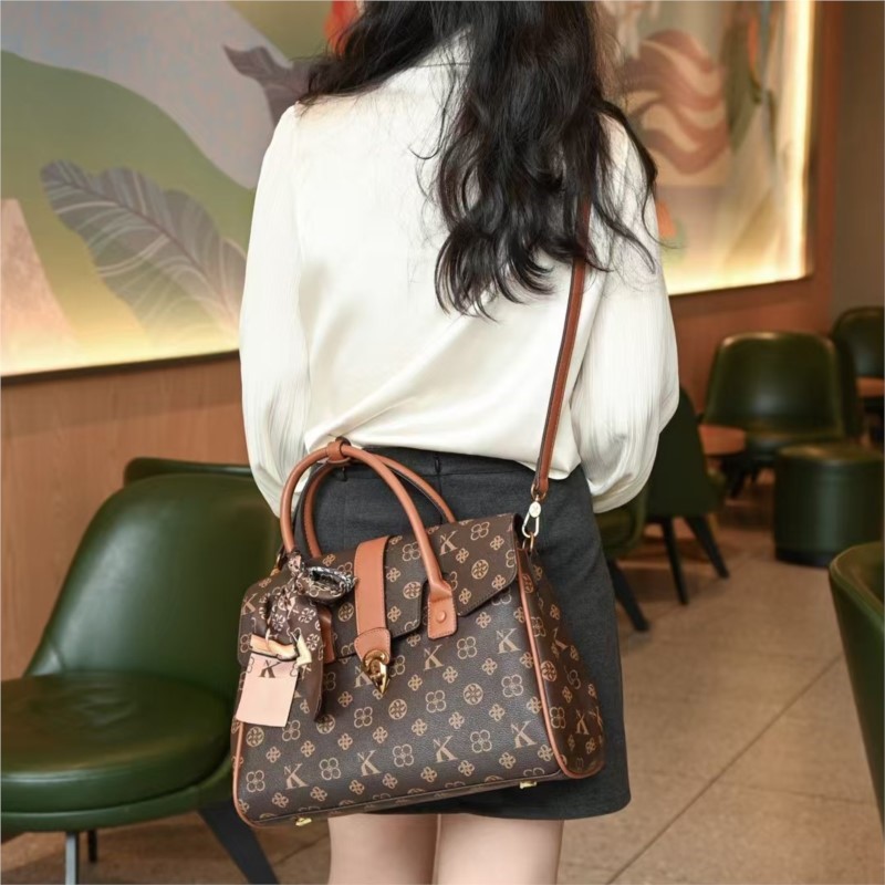 حقيبة نسائية ماركة فاخرة خفيفة - مراجعة Luxury Bag Collection وسعره