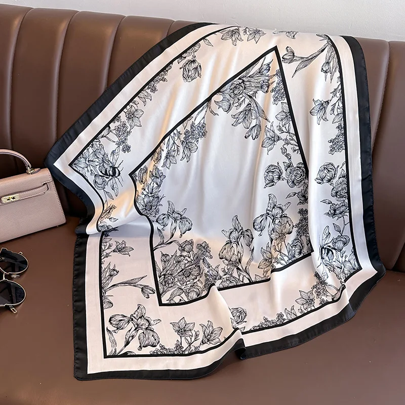 وشاح مربع من الحرير المطبوع با - مراجعة Discount Luxury Bags وسعره