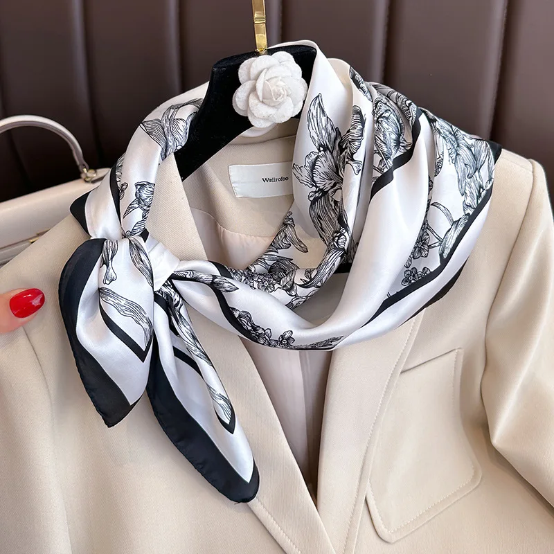 وشاح مربع من الحرير المطبوع با - مراجعة Discount Luxury Bags وسعره