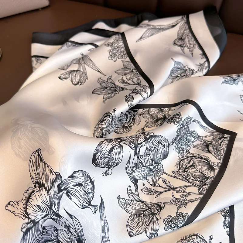 وشاح مربع من الحرير المطبوع با - مراجعة Discount Luxury Bags وسعره