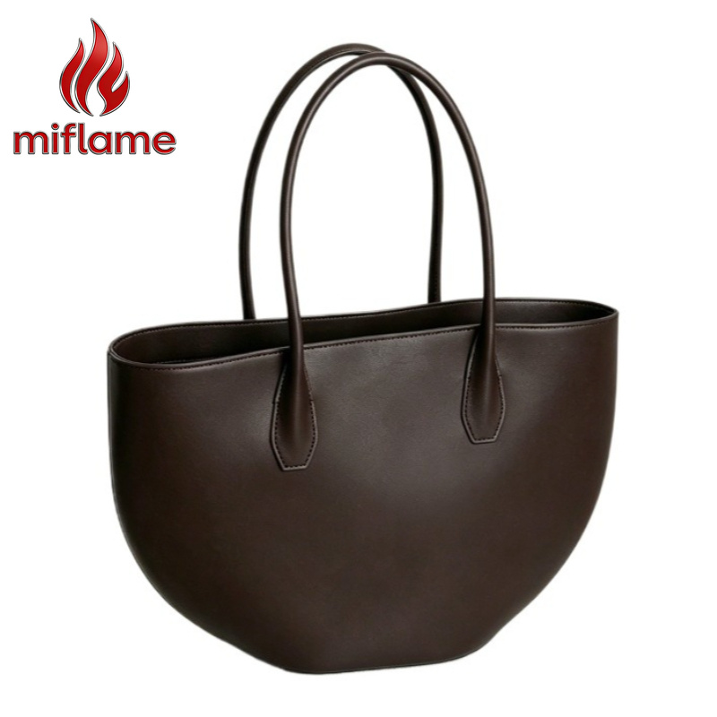 حقيبة كتف نسائية فاخرة على شكل - مراجعة Half Moon Bag Suede وسعره