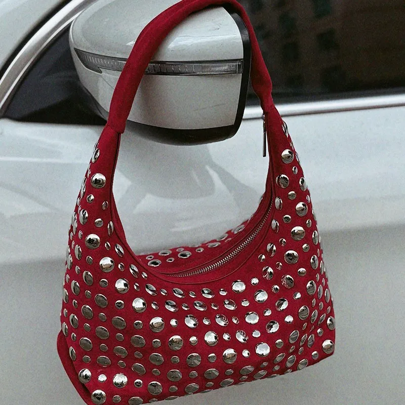 حقيبة كتف مرصعة على الموضة من  - مراجعة Half Moon Bag Suede وسعره