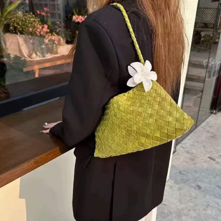 حقيبة يد نسائية فاخرة منسوجة ي - مراجعة Half Moon Bag Suede وسعره