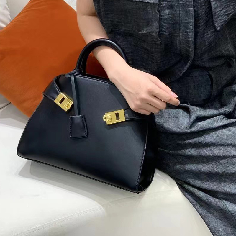 حقائب ساعي البريد للنساء حقائب - مراجعة Luxury Bags Big وسعره