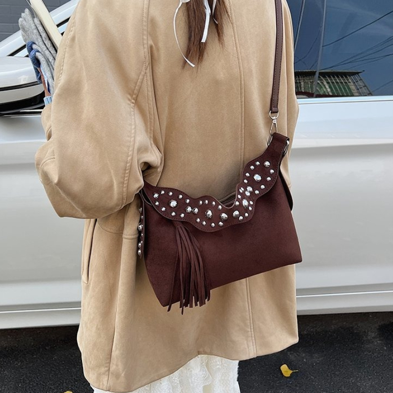 حقيبة كتف ريترو عصرية جديدة لل - مراجعة Half Moon Bag Suede وسعره
