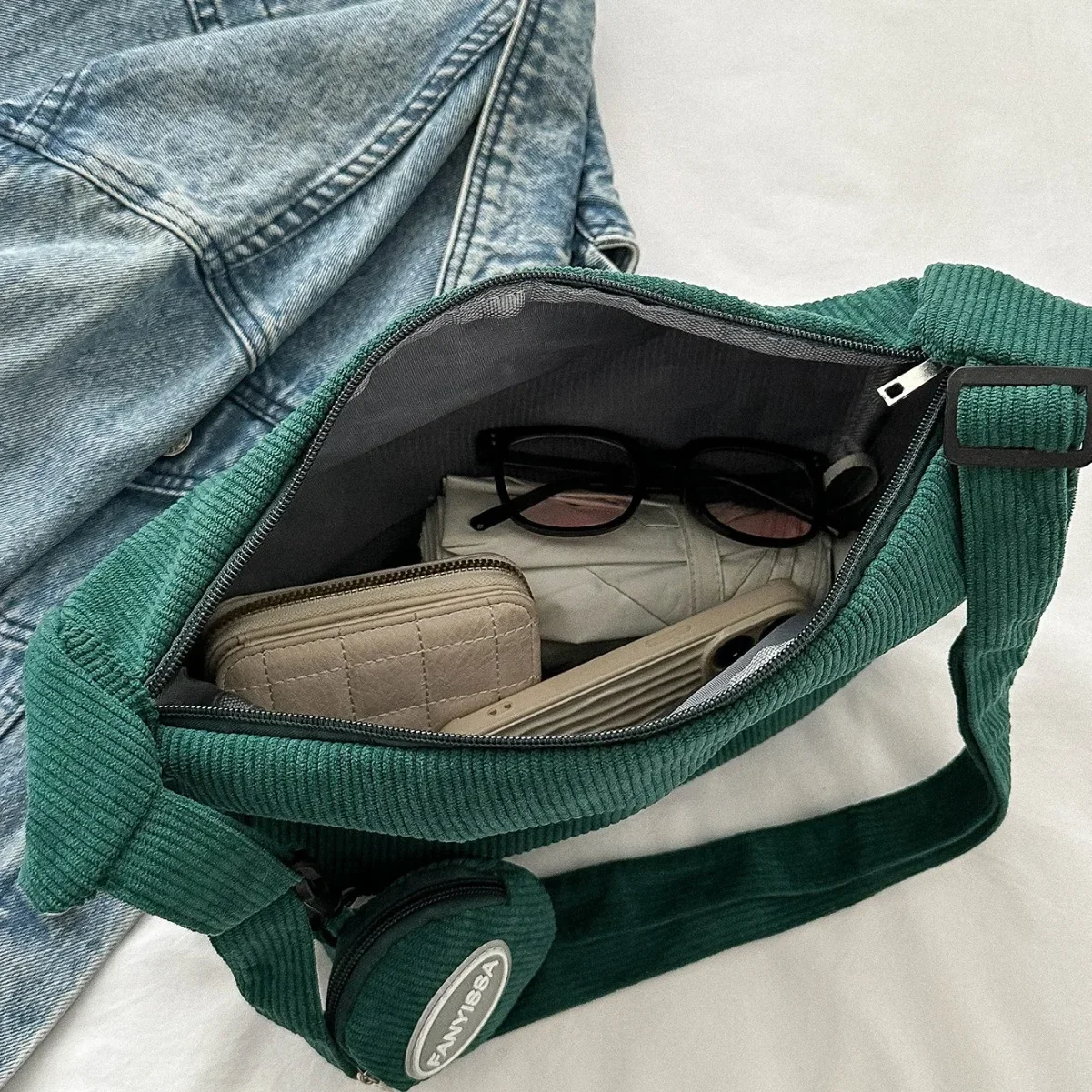 حقائب كتف نسائية عصرية من قماش - مراجعة Accordion Wallet Zip وسعره